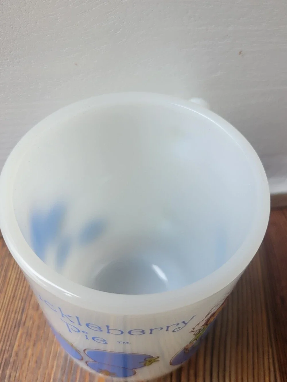 Vintage 1980s Anchor Hocking Huckleberry Pie Milk Glass Coffee Mug